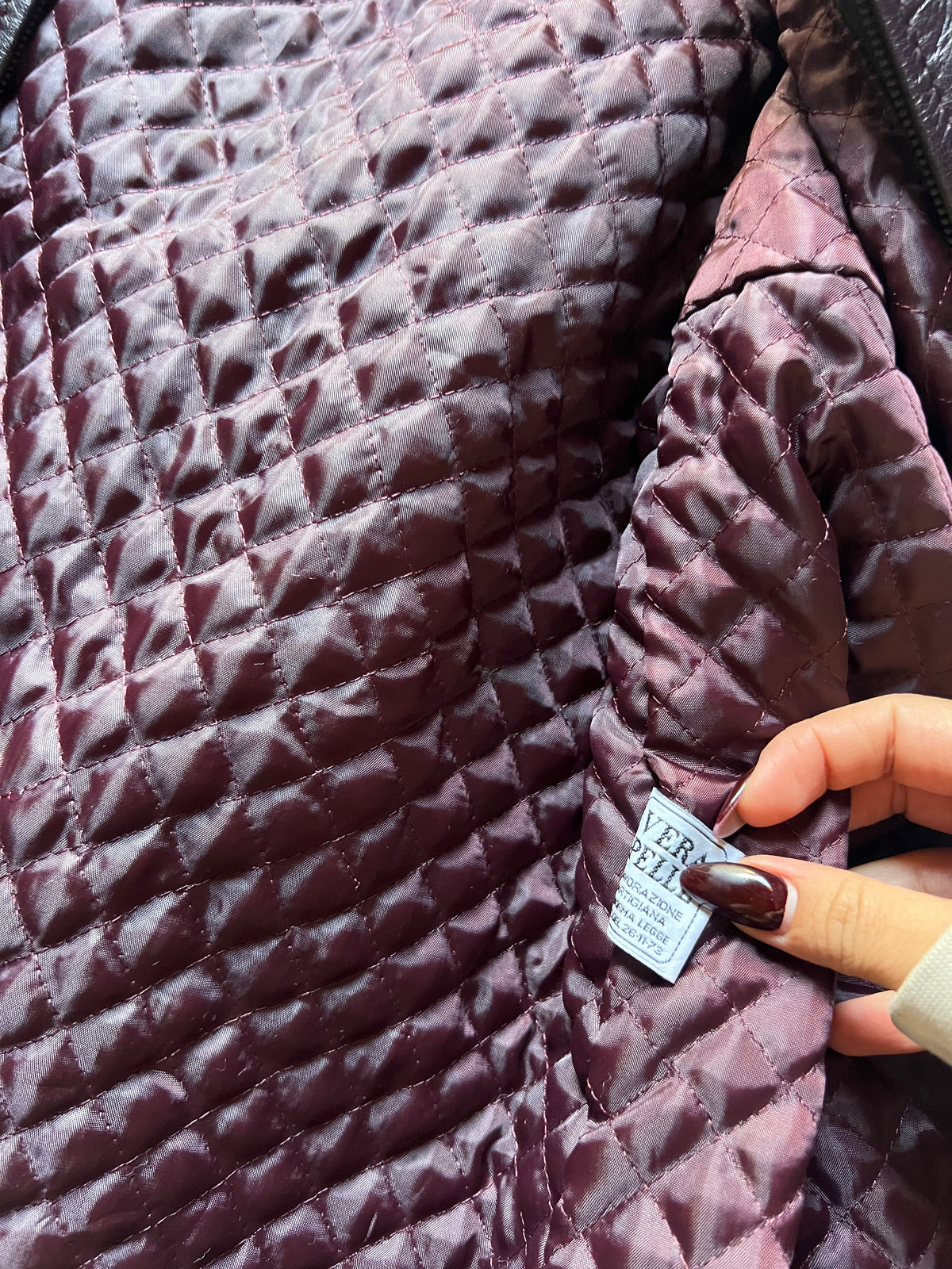 Giacca in Vera Pelle Vintage – Tonalità Melanzana / Viola Scuro