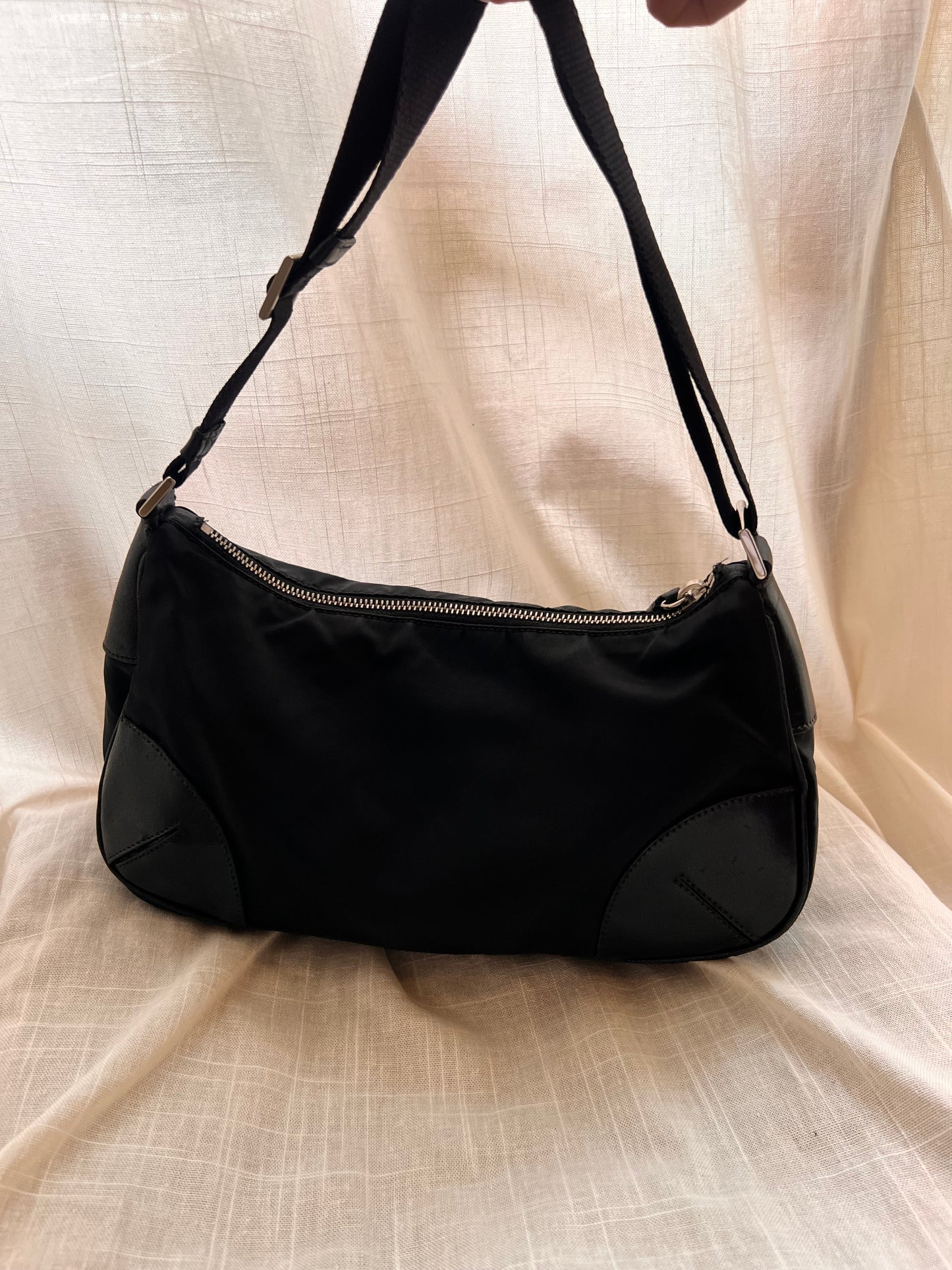 Borsa Hobo in Nylon e Pelle (Modello Re-Edition Style)