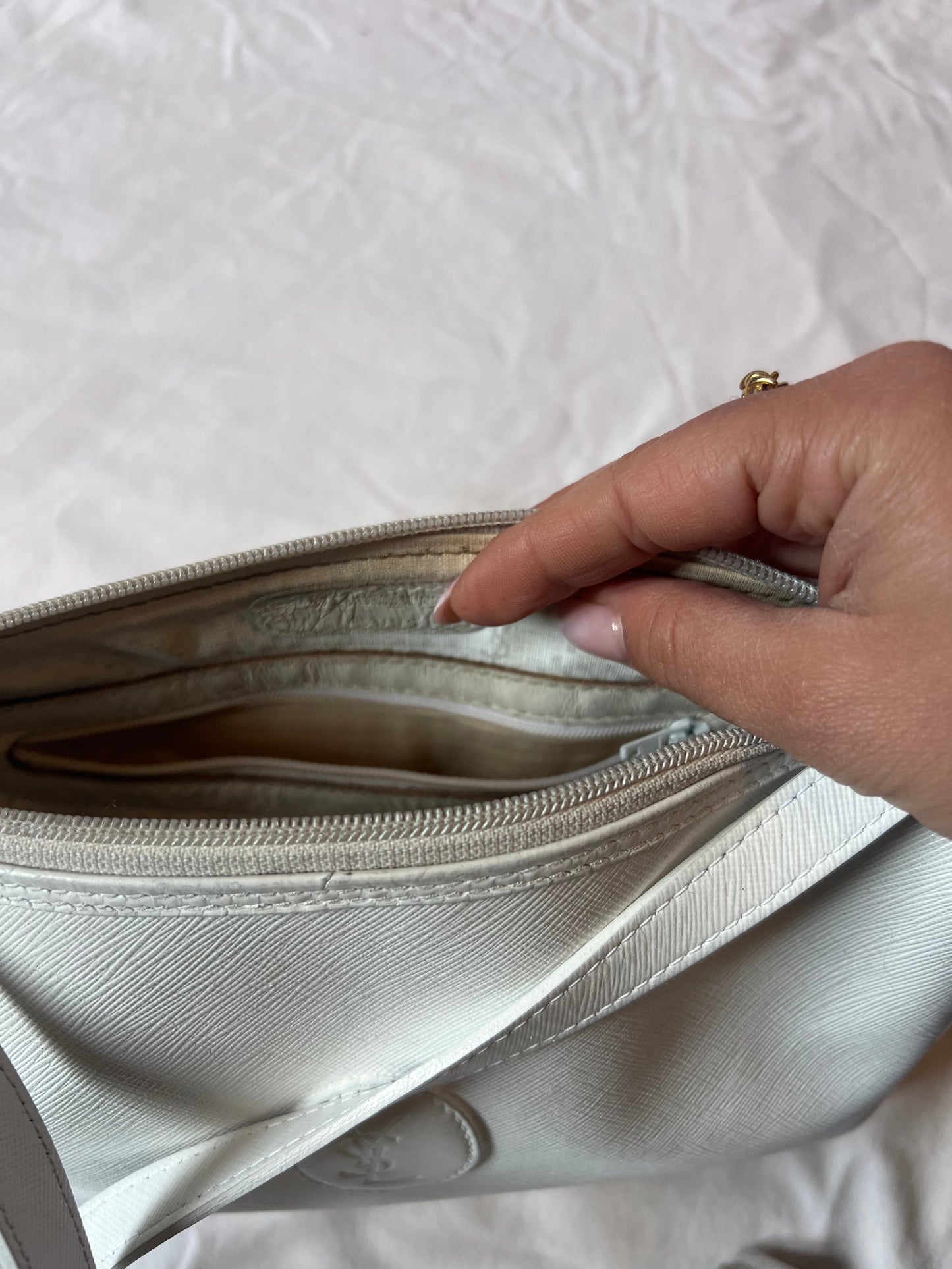 Yves Saint Laurent – Camera Bag Vintage in Pelle Saffiano Bianca