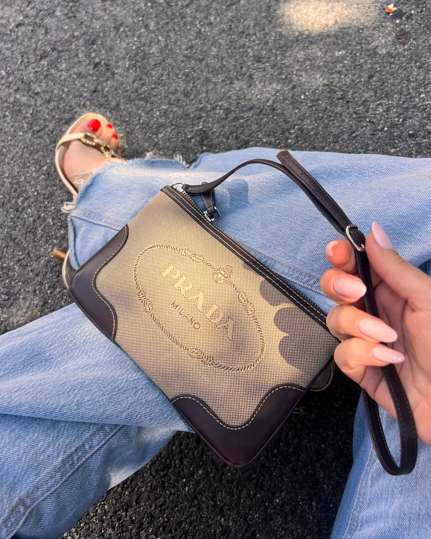 Baguette Prada Logo Jacquard in Tela e Pelle - Marrone/Beige
