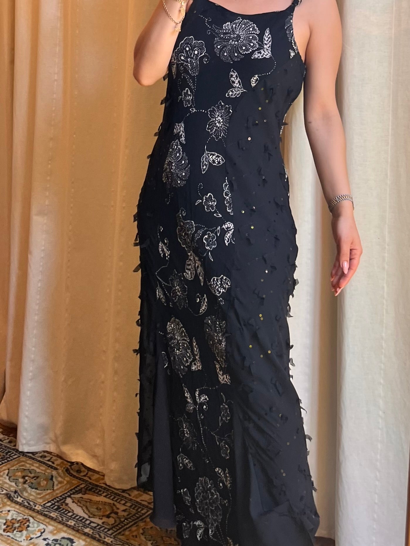 Abito Lungo Nero con Ricami Argento