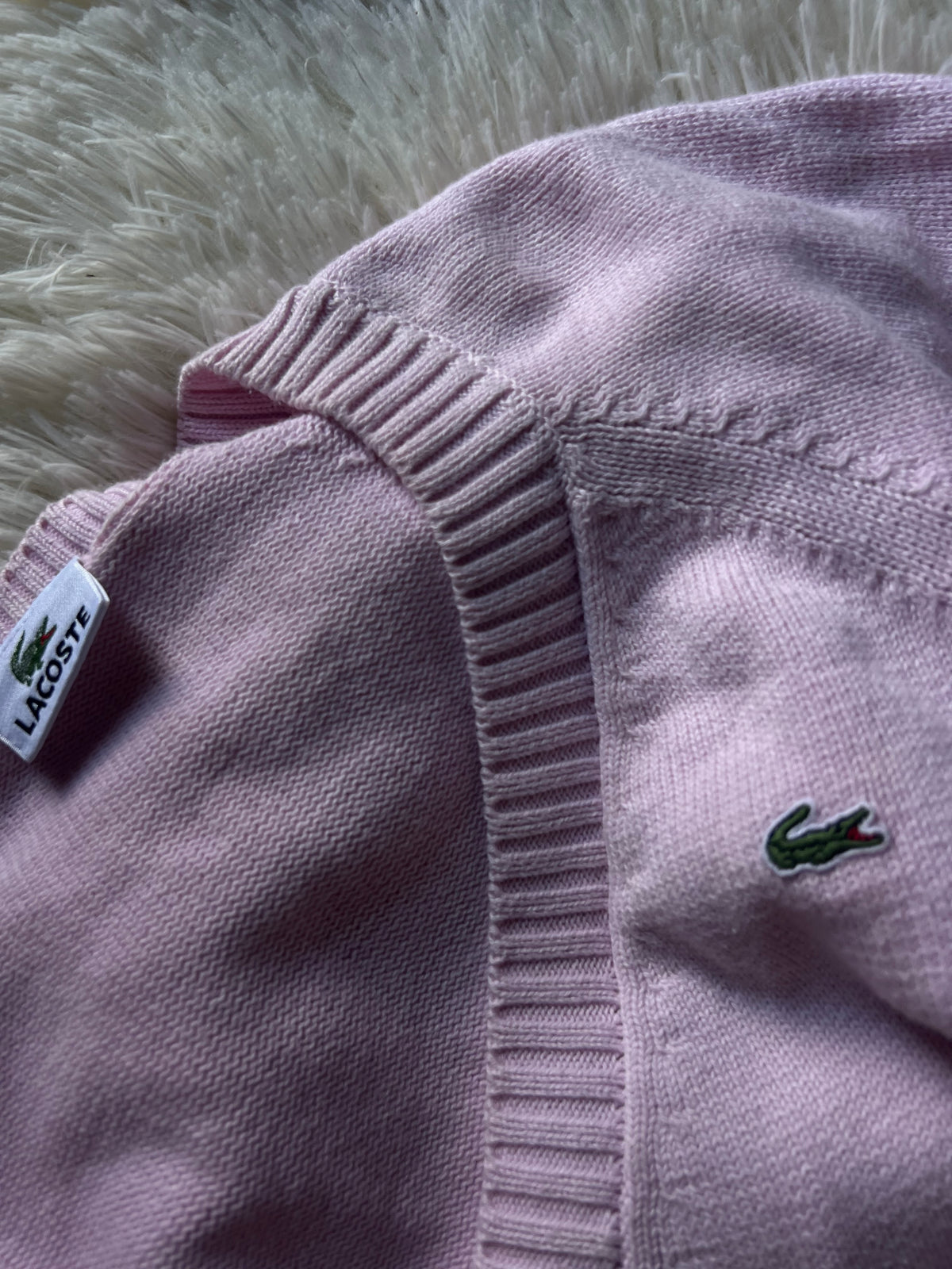 Maglione Lacoste in Cotone Rosa Chiaro con Scollo a V