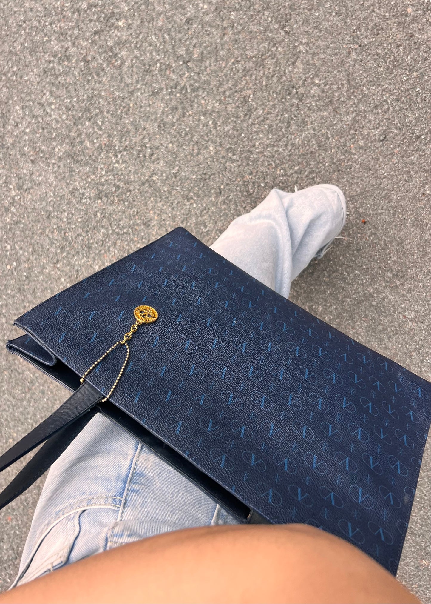 Borsa Tote Valentino Garavani Vintage - Blu Navy con Monogramma V e Charm Logo