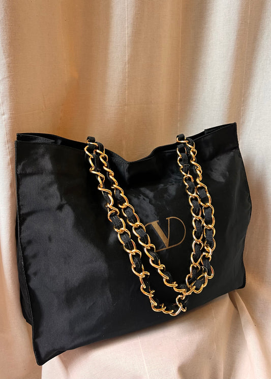 Tote Bag Valentino Vintage in Nylon Nero con Tracolla a Catena Dorata