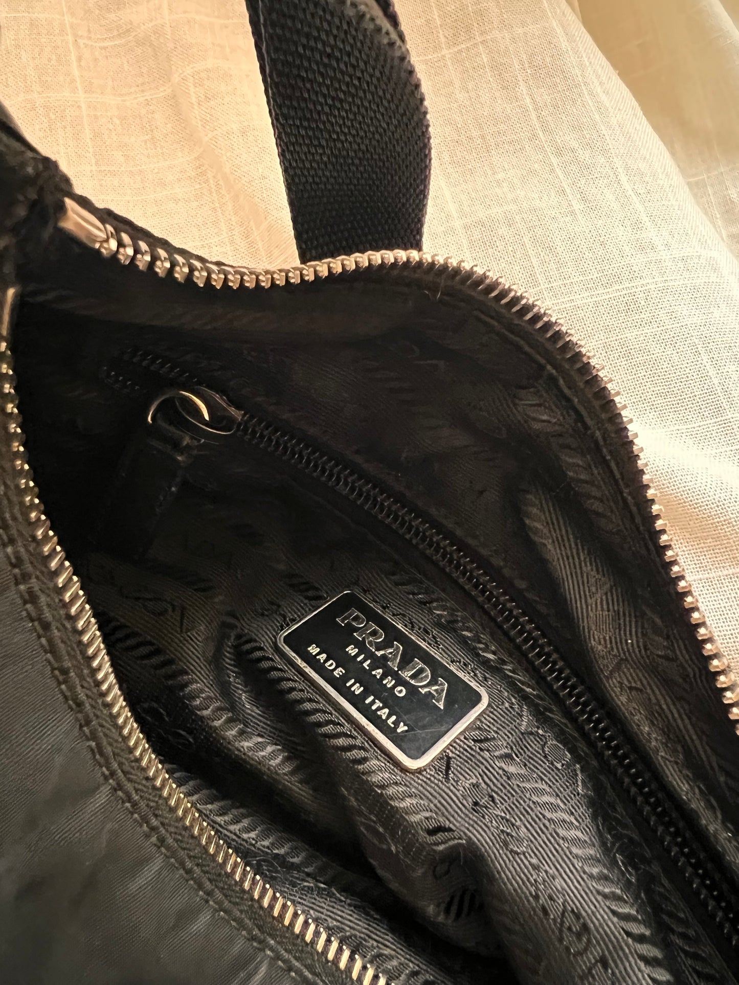 Borsa Hobo in Nylon e Pelle (Modello Re-Edition Style)