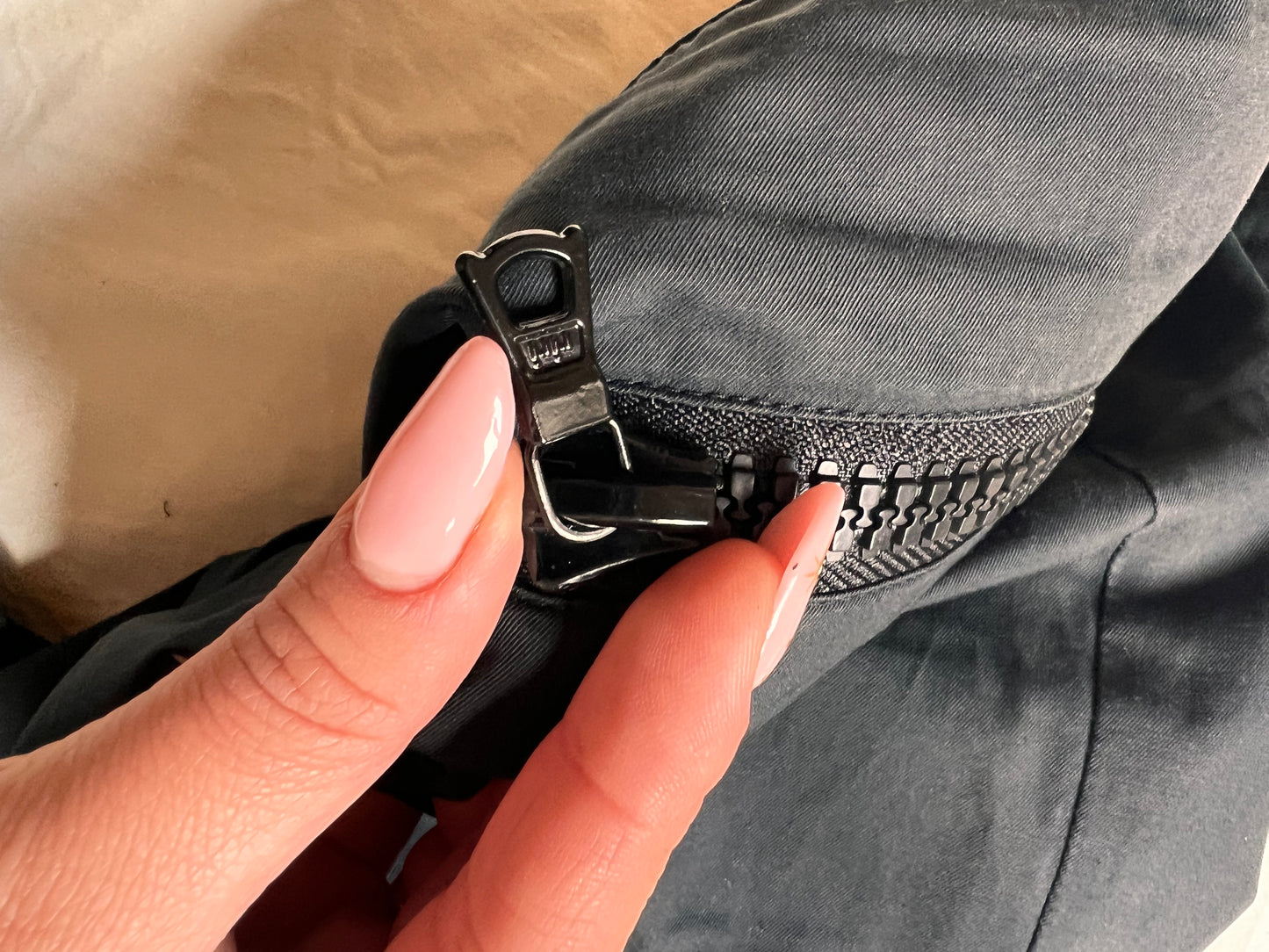 Miu Miu – Gonna Longuette Tecnica con Dettagli Zip (Vintage/Archivio)