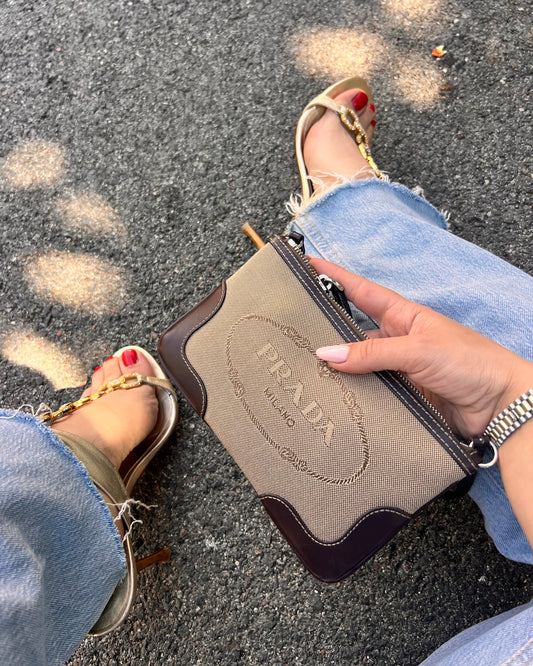 Baguette Prada Logo Jacquard in Tela e Pelle - Marrone/Beige