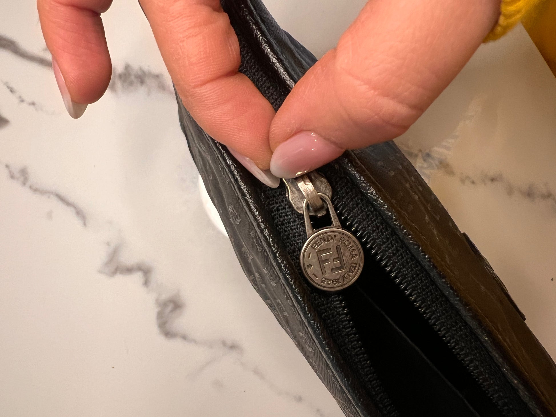 Pochette con catena Fendi vintage alohacouture