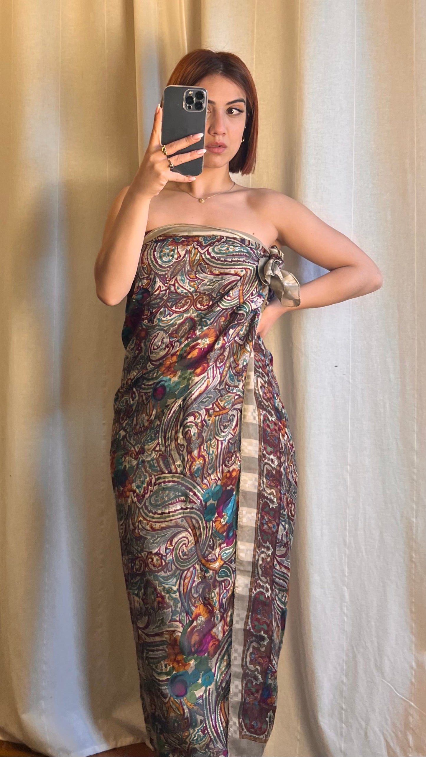 Maxi Carré Yves Saint Laurent – Vintage Iconico in Seta (120x120)