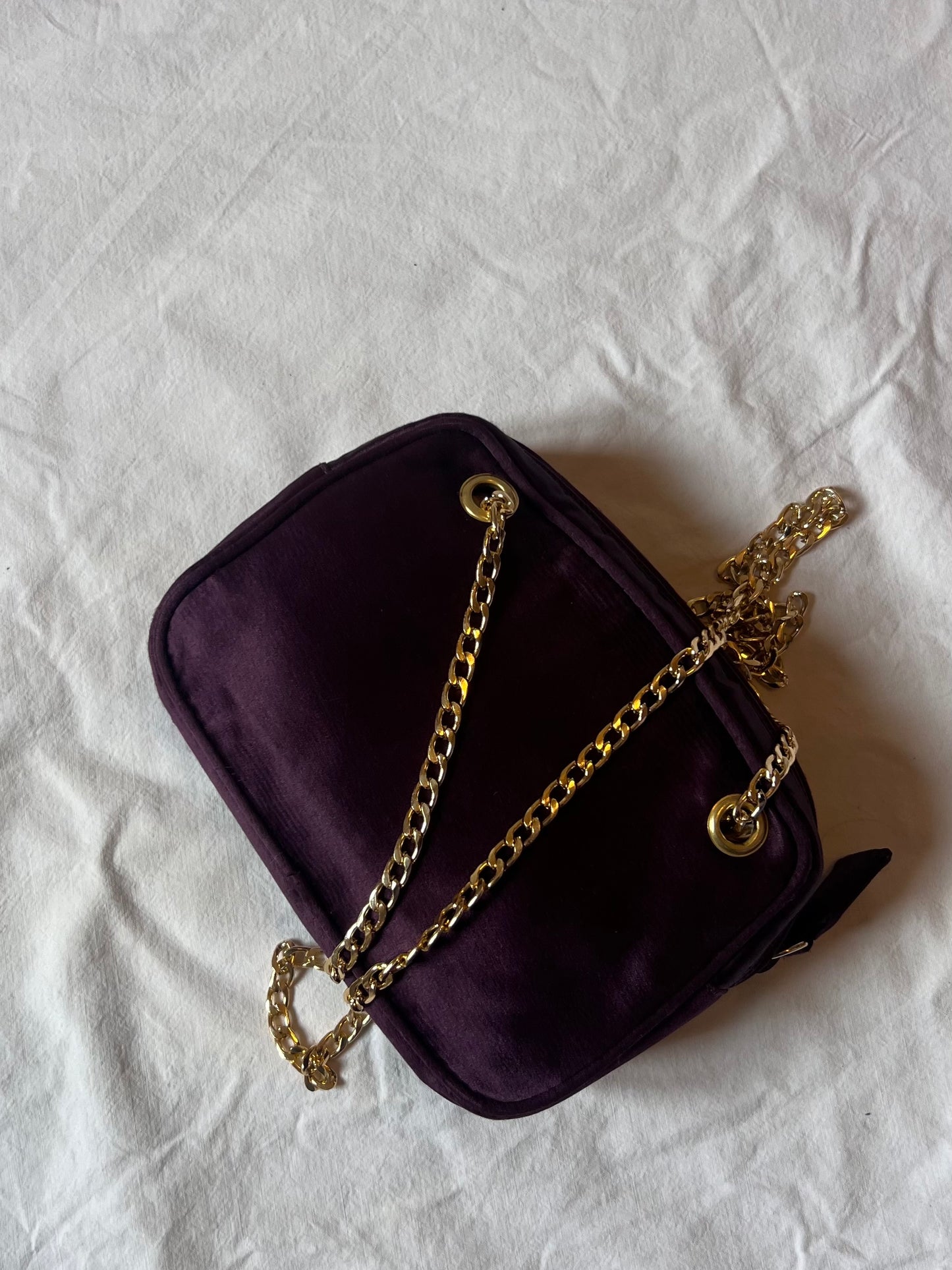 Prada – Camera Bag in Raso Satin "Deep Plum" con Chain Custom Gold