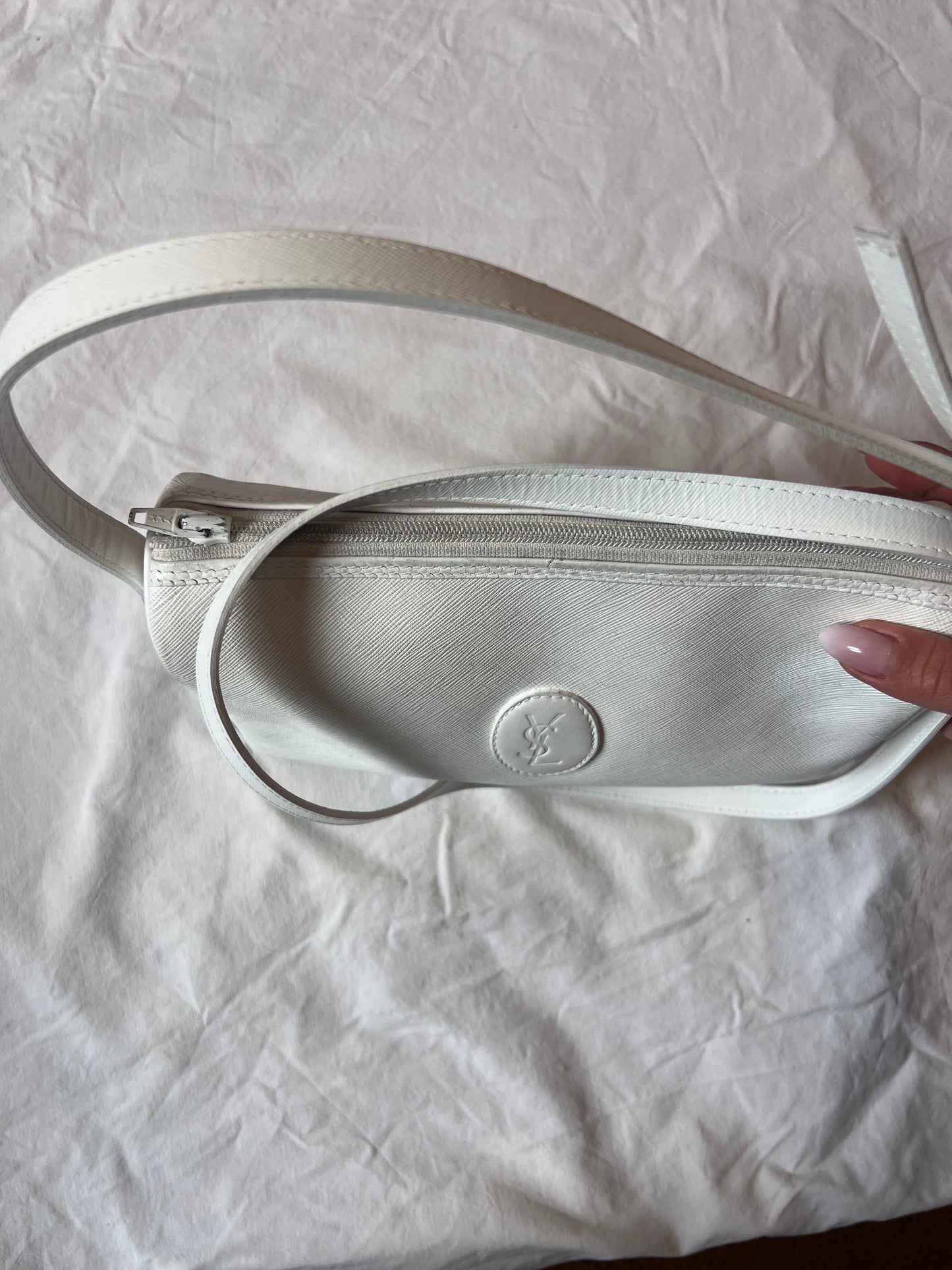 Yves Saint Laurent – Camera Bag Vintage in Pelle Saffiano Bianca