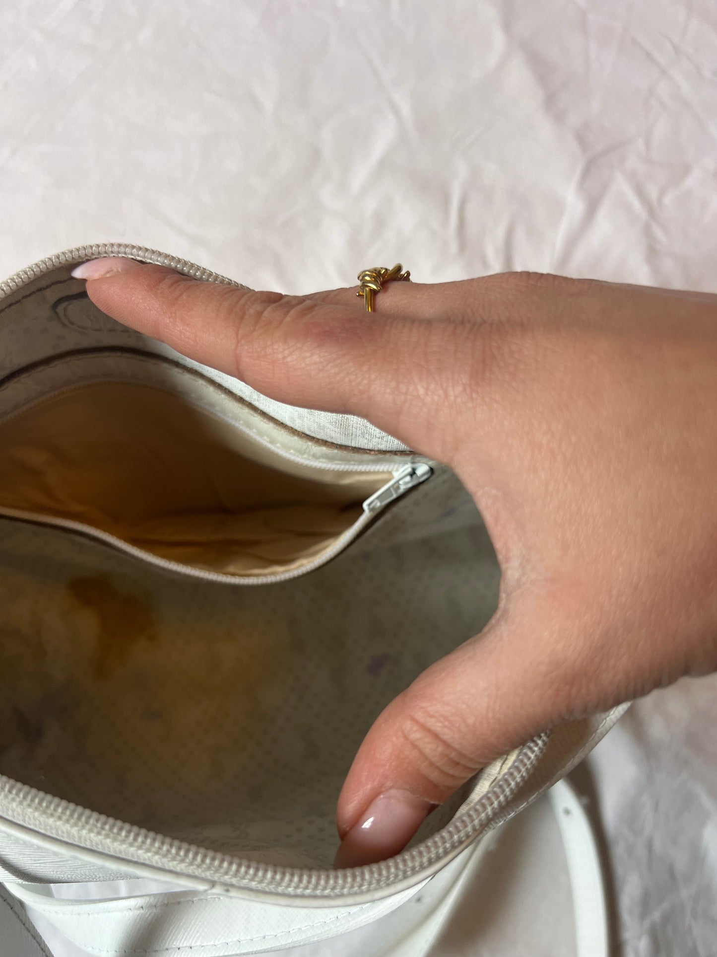 Yves Saint Laurent – Camera Bag Vintage in Pelle Saffiano Bianca