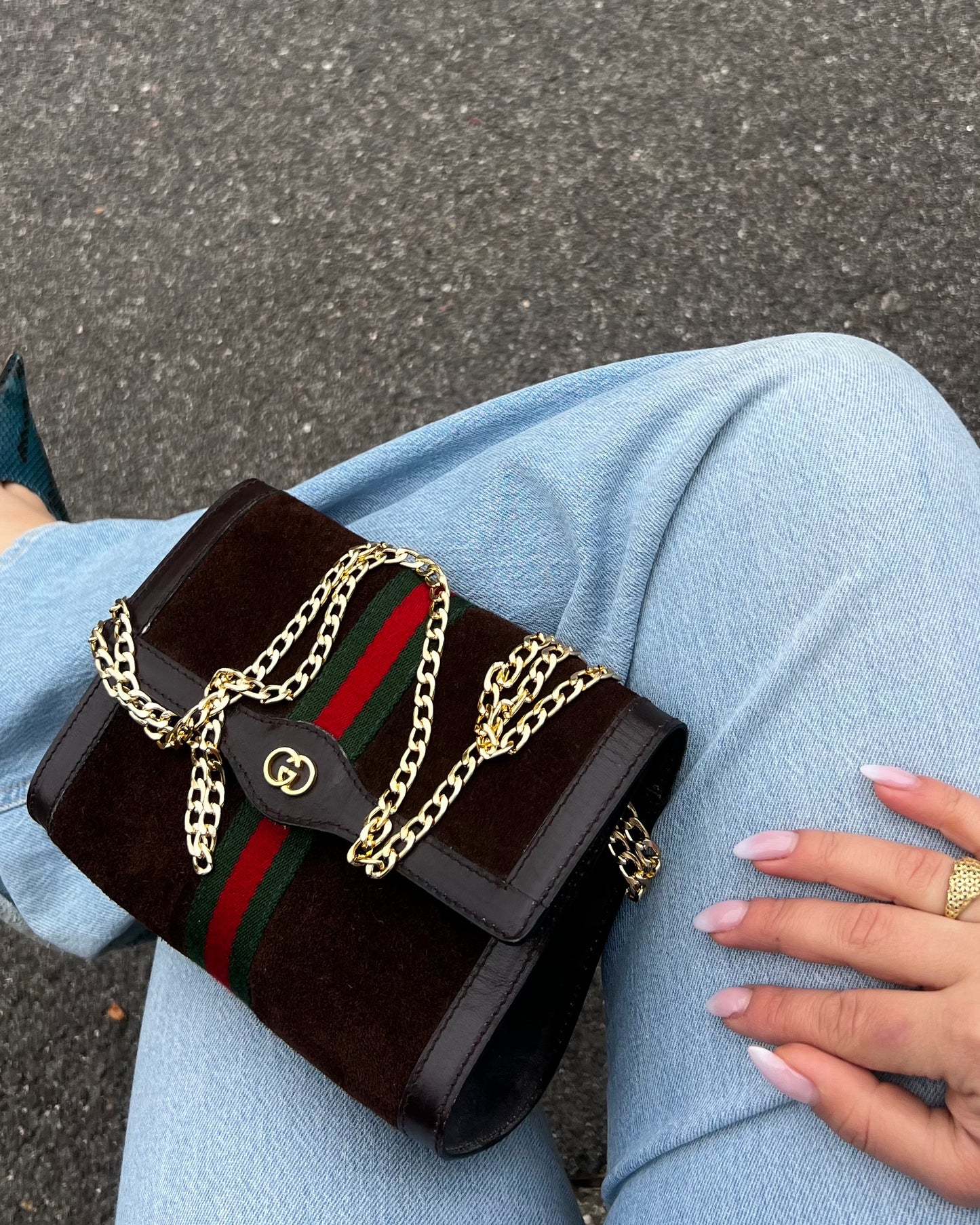 Gucci Vintage: L’Icona Web in Suede Marrone