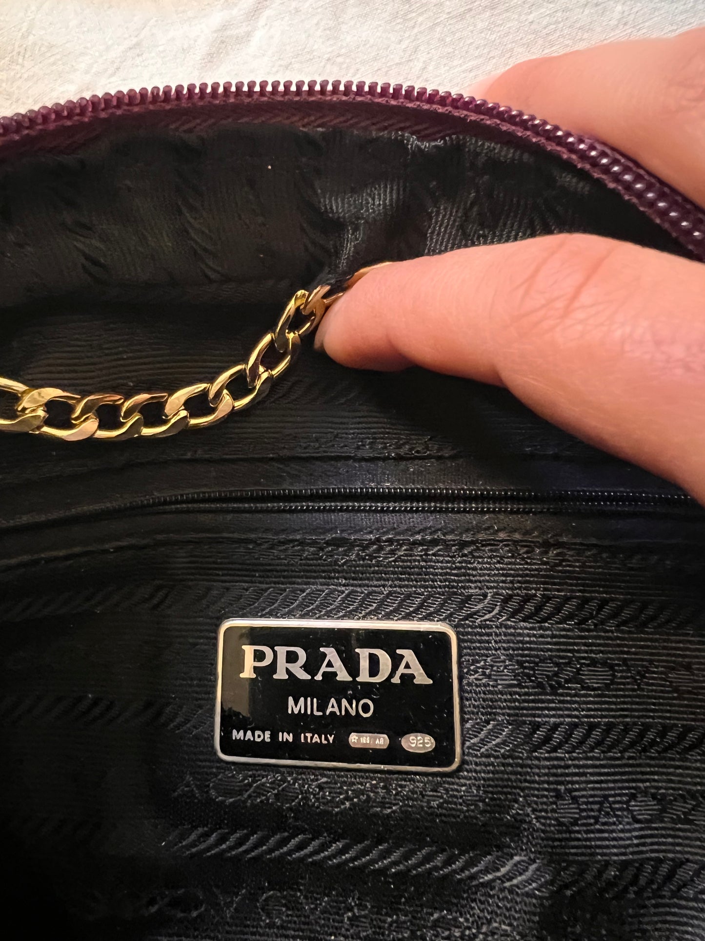 Prada – Camera Bag in Raso Satin "Deep Plum" con Chain Custom Gold