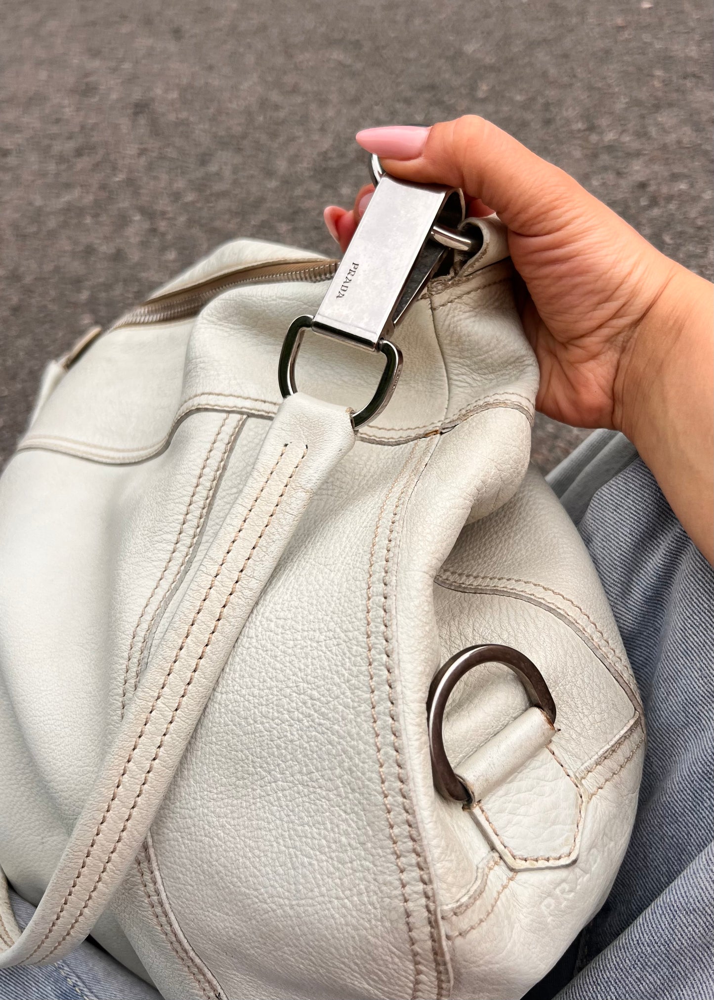 Prada – Borsa Hobo in Pelle Cervo Off-White