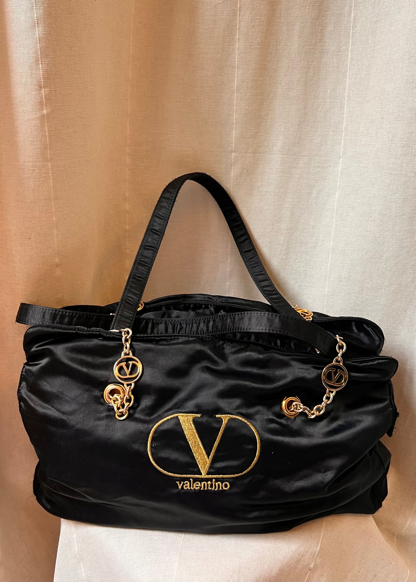 Valentino Garavani – Maxi Tote in Satin Nero
