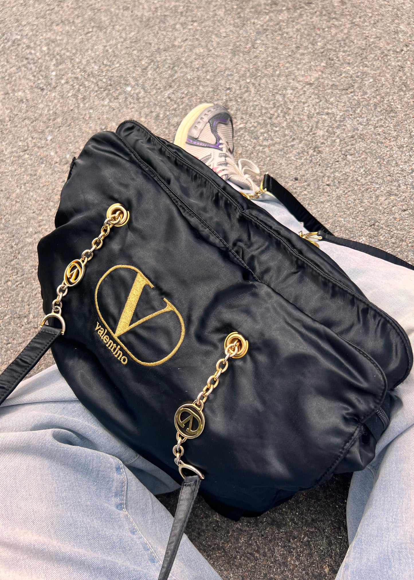 Valentino Garavani – Maxi Tote in Satin Nero