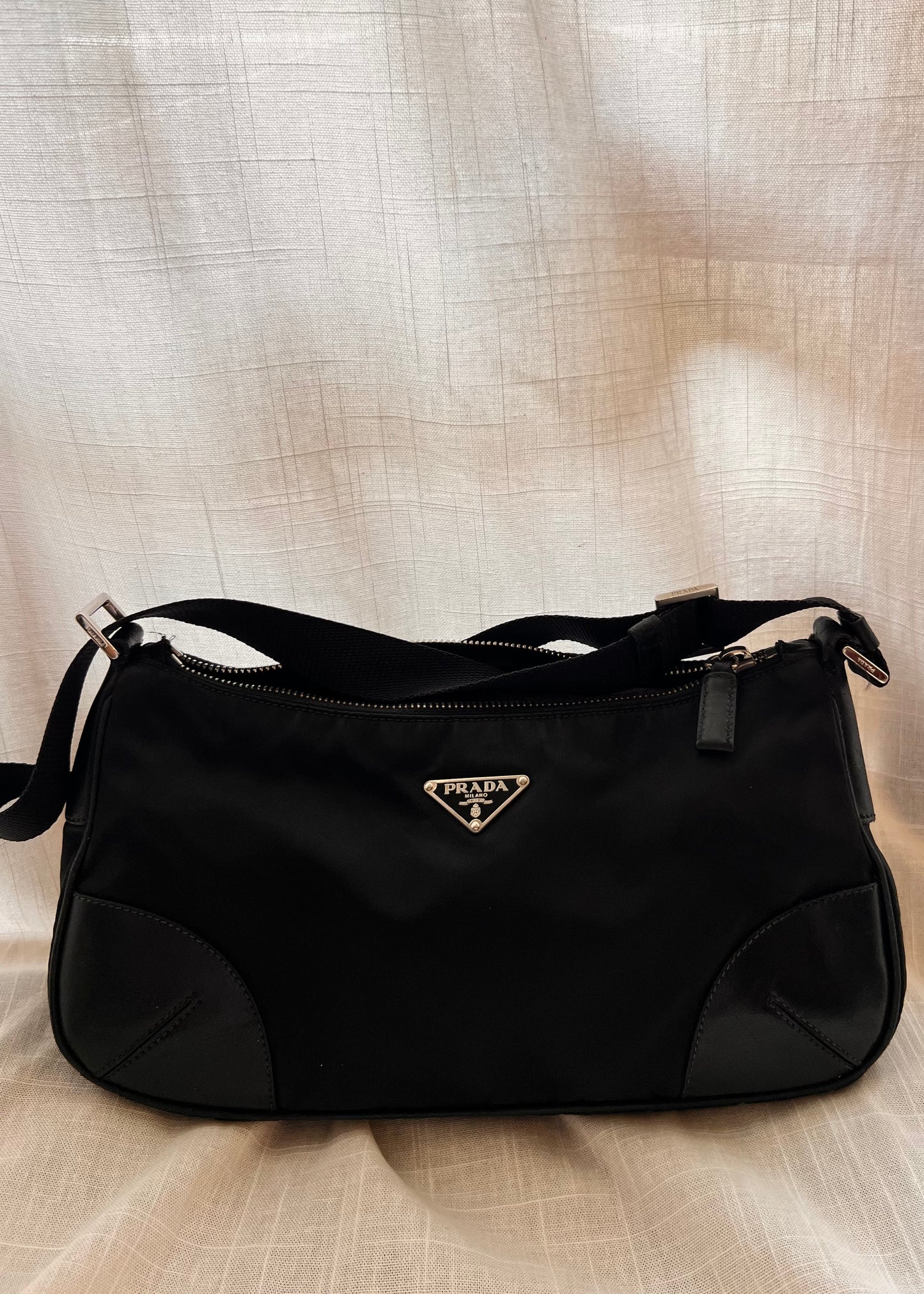 Borsa Hobo in Nylon e Pelle (Modello Re-Edition Style)