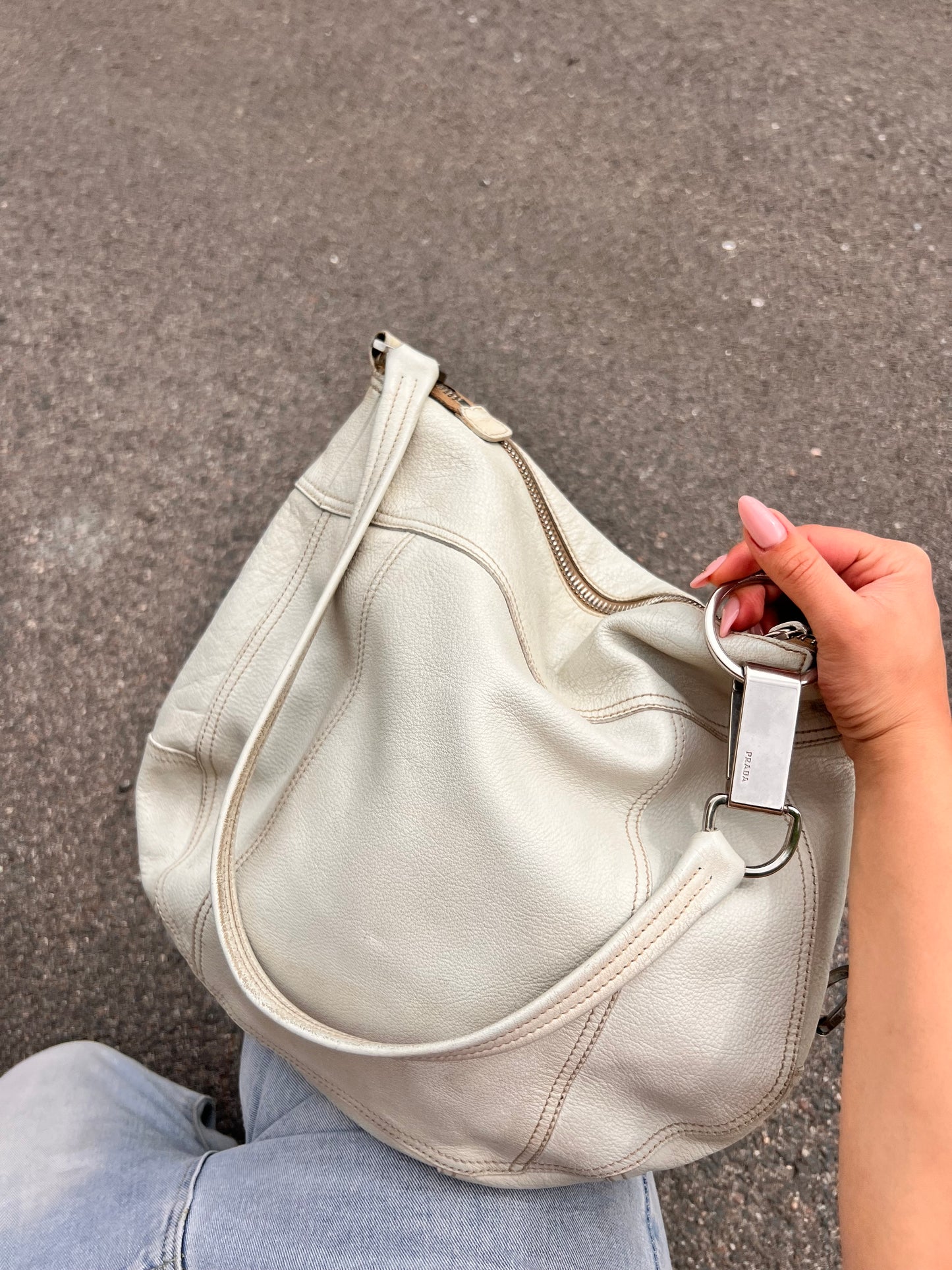 Prada – Borsa Hobo in Pelle Cervo Off-White