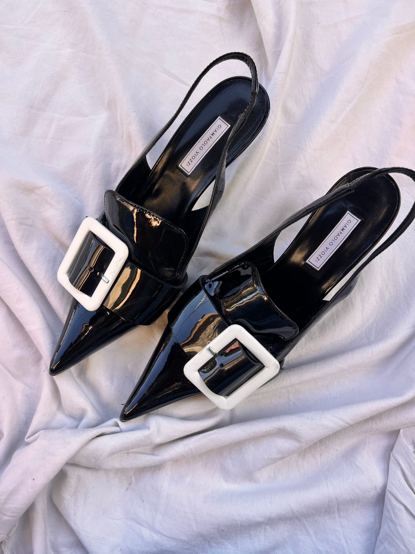 Slingback Giampaolo Viozzi in Vernice Nera con Fibbia Contratto (Tessuto/Resina Bianca) – Taglia 38