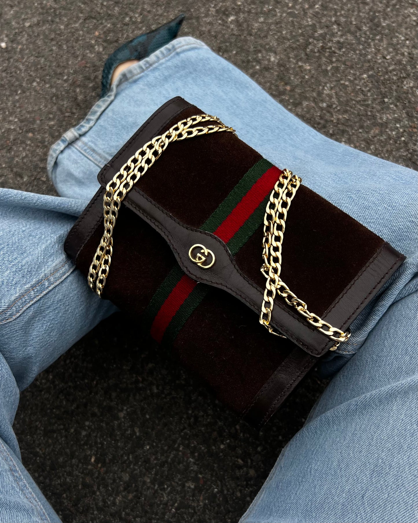 Gucci Vintage: L’Icona Web in Suede Marrone