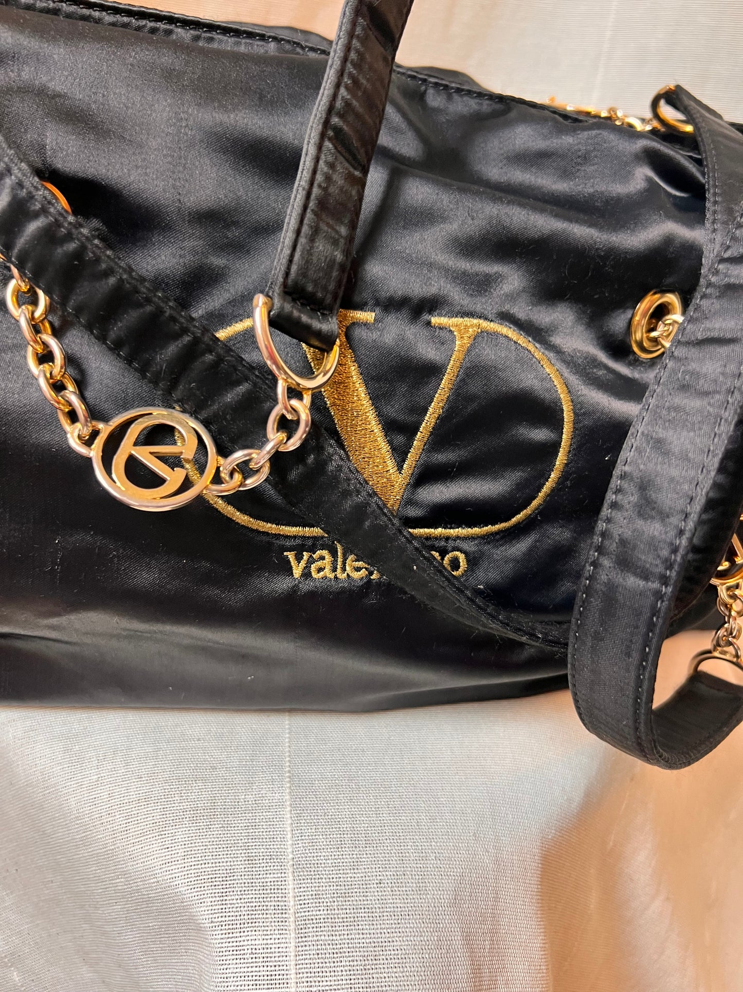 Valentino Garavani – Maxi Tote in Satin Nero
