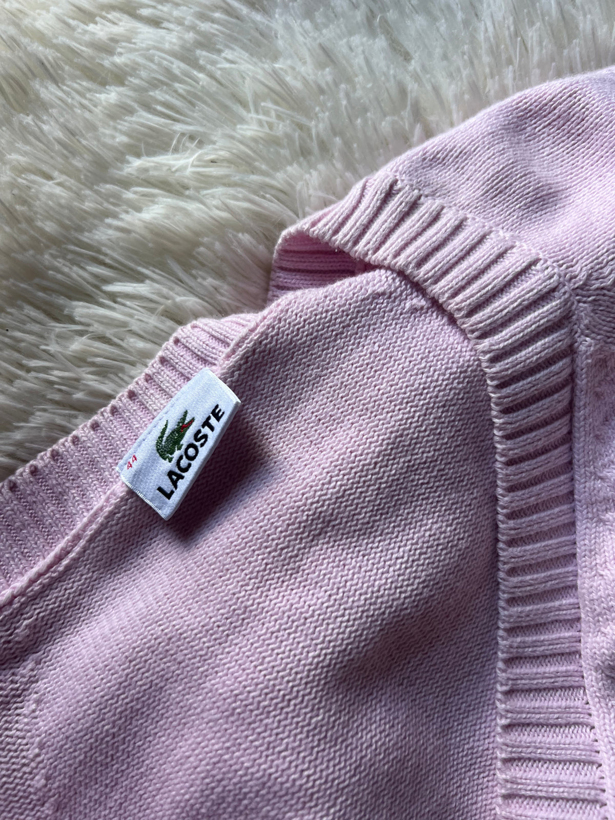 Maglione Lacoste in Cotone Rosa Chiaro con Scollo a V