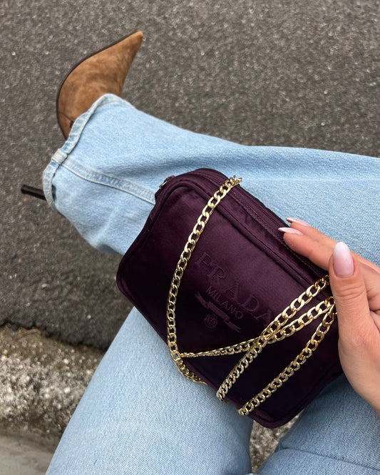 Prada – Camera Bag in Raso Satin "Deep Plum" con Chain Custom Gold