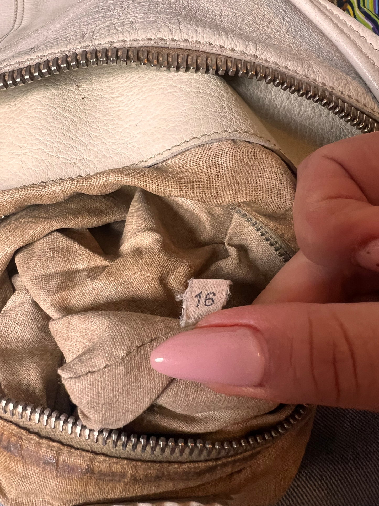 Prada – Borsa Hobo in Pelle Cervo Off-White