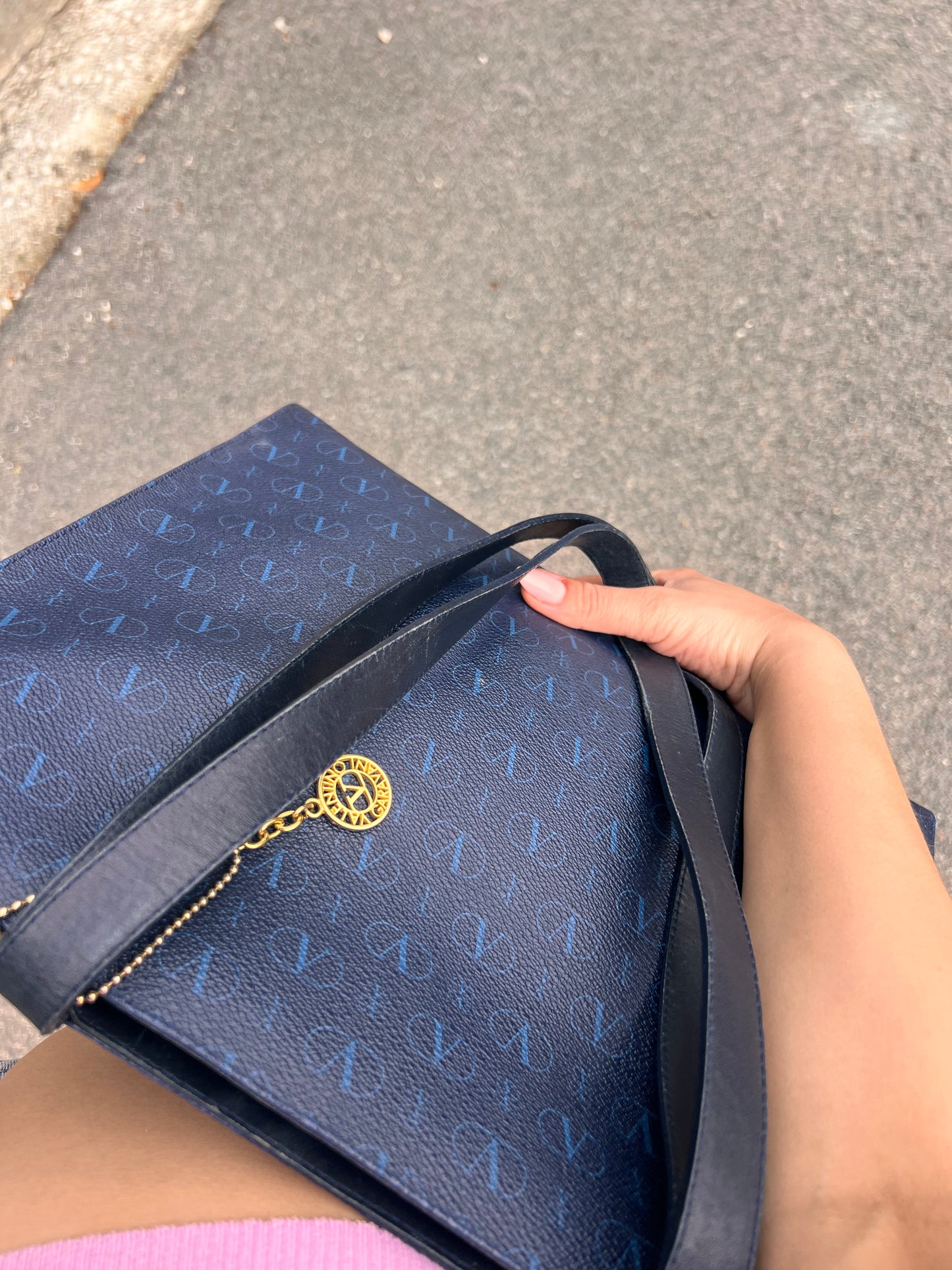 Borsa Tote Valentino Garavani Vintage - Blu Navy con Monogramma V e Charm Logo