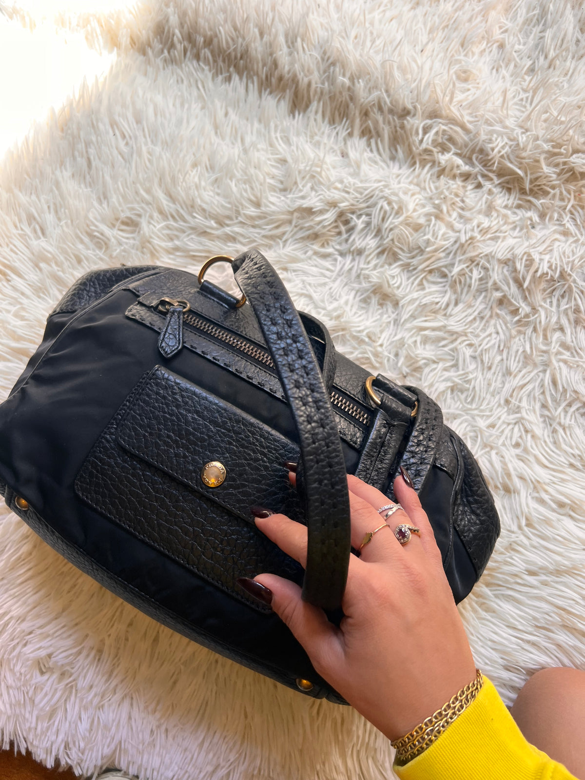 Borsa  Prada in Nylon e Pelle Martellata Nera con Dettagli Oro