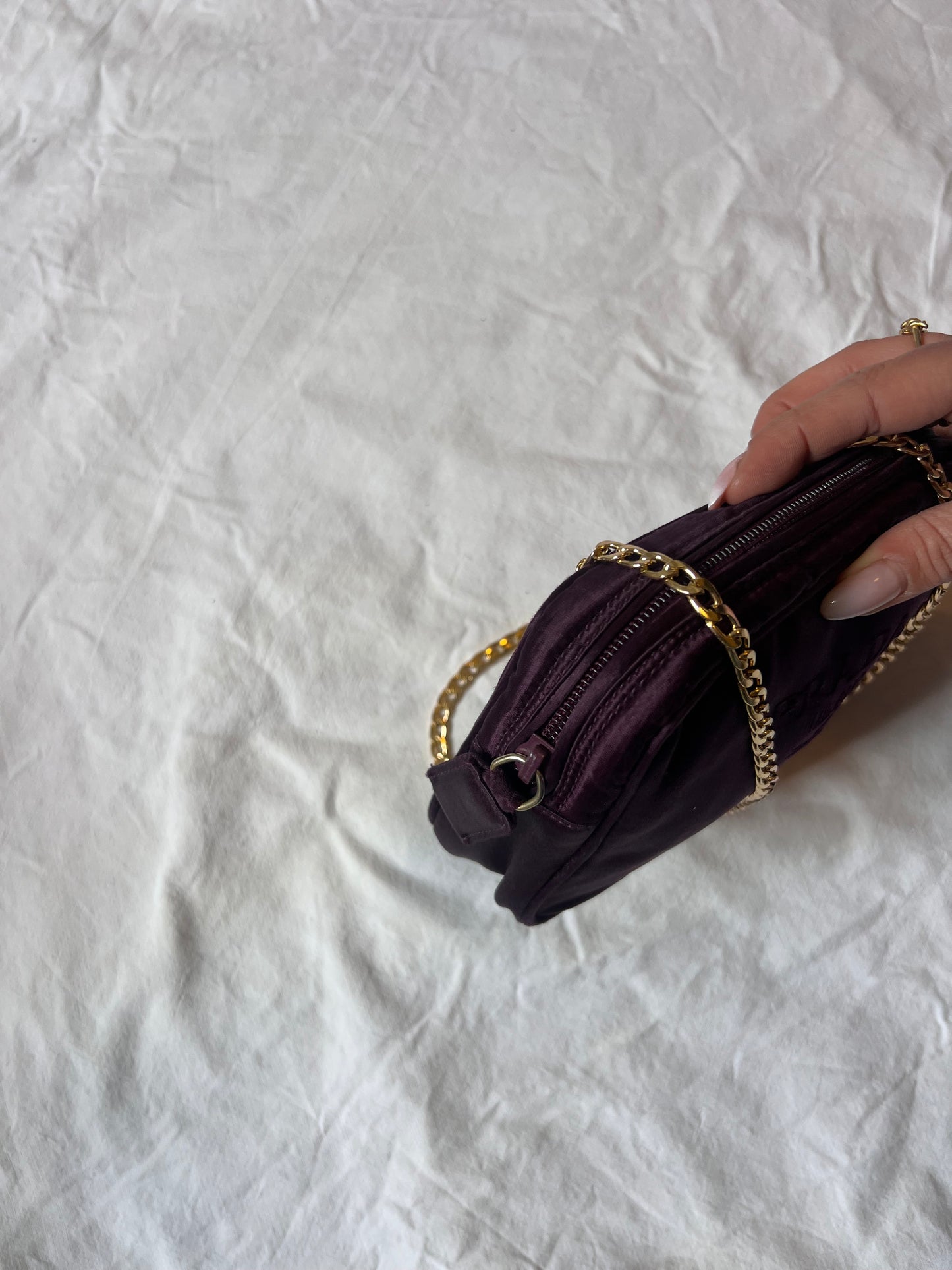 Prada – Camera Bag in Raso Satin "Deep Plum" con Chain Custom Gold