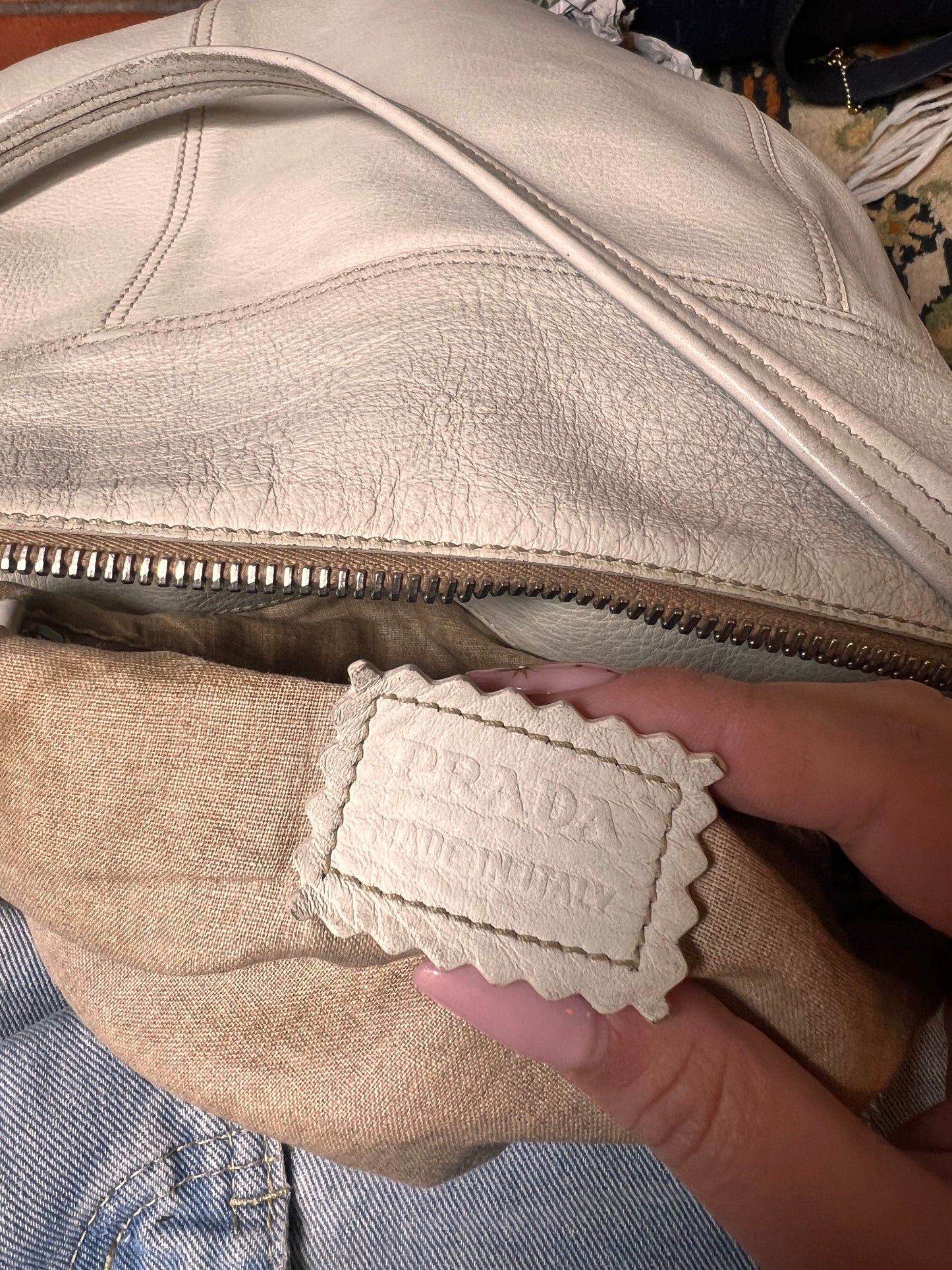 Prada – Borsa Hobo in Pelle Cervo Off-White