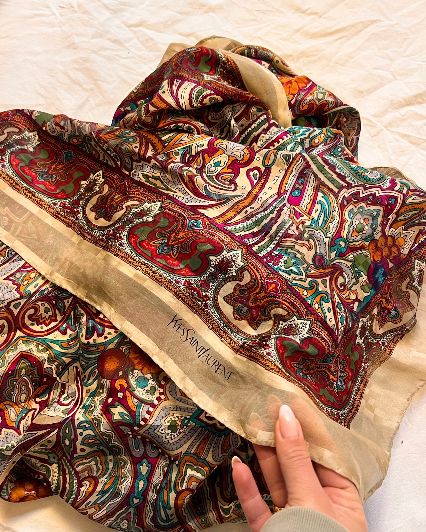 Maxi Carré Yves Saint Laurent – Vintage Iconico in Seta (120x120)