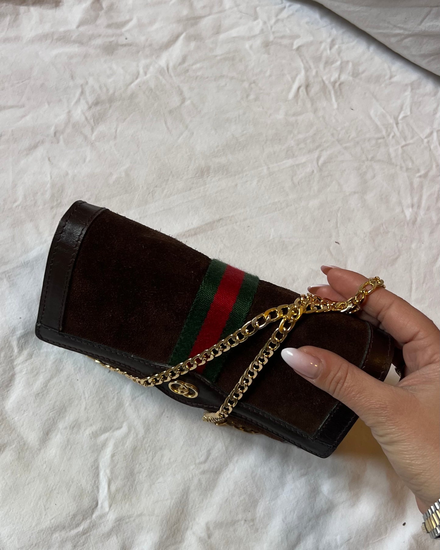 Gucci Vintage: L’Icona Web in Suede Marrone