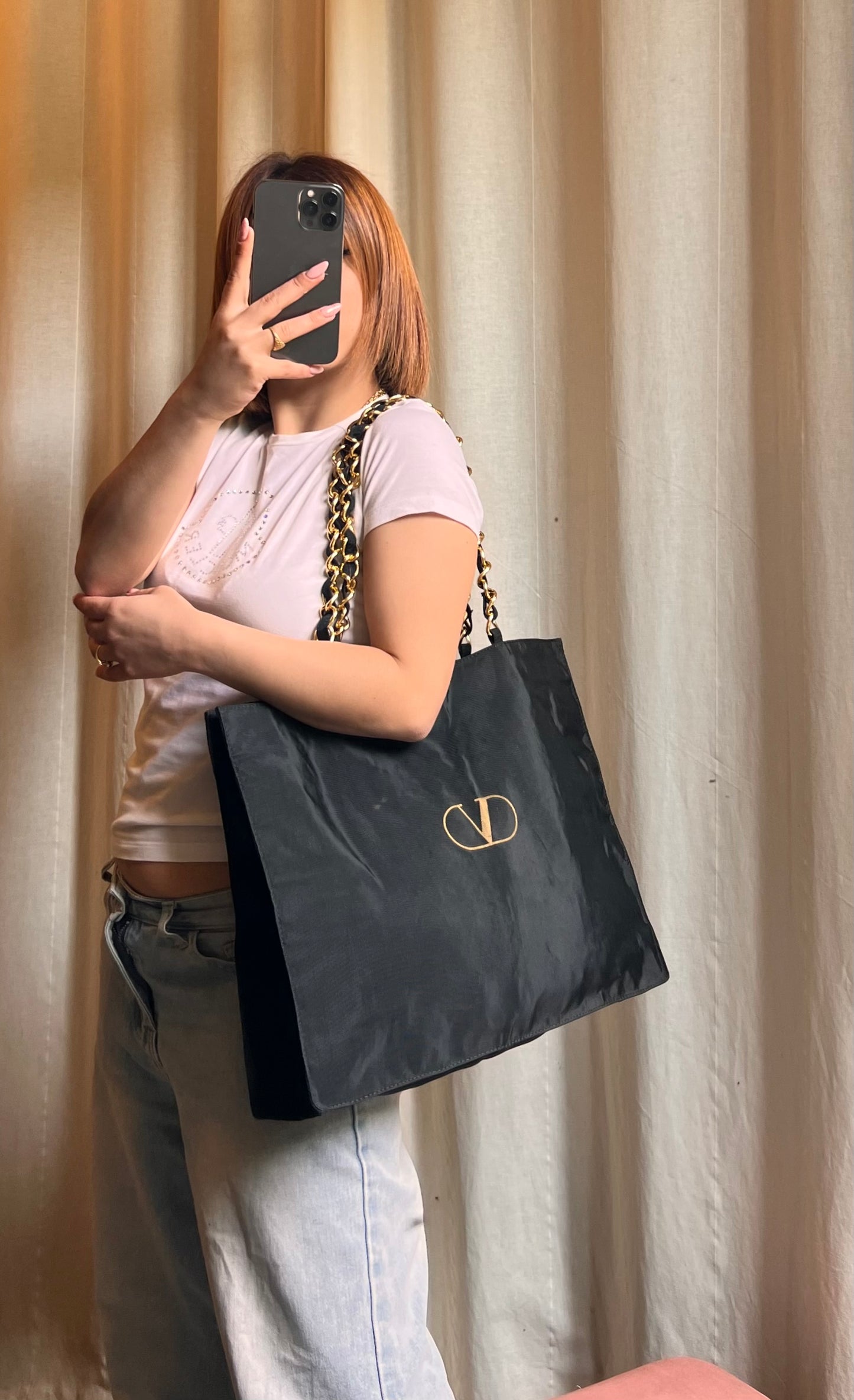 Tote Bag Valentino Vintage in Nylon Nero con Tracolla a Catena Dorata