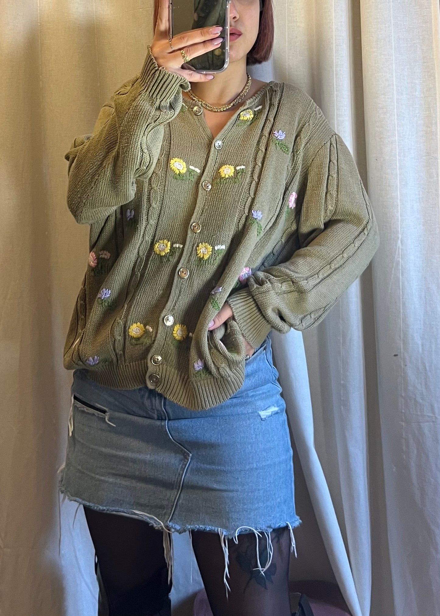 Cardigan vintage con ricami floreali