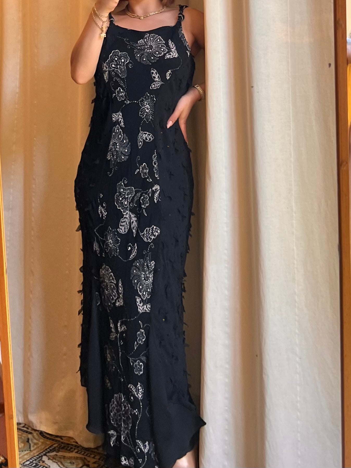 Abito Lungo Nero con Ricami Argento
