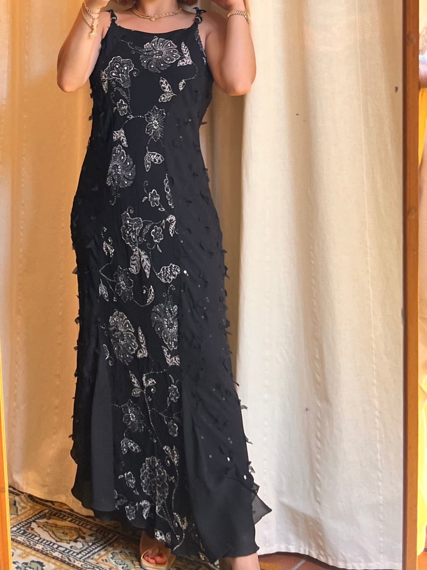 Abito Lungo Nero con Ricami Argento
