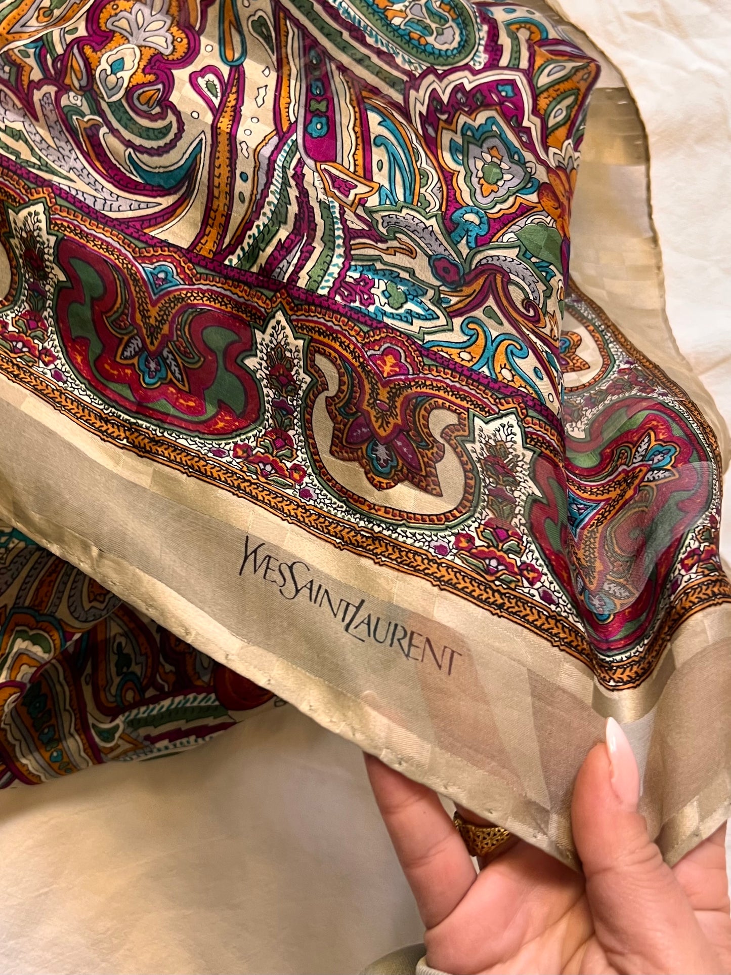 Maxi Carré Yves Saint Laurent – Vintage Iconico in Seta (120x120)