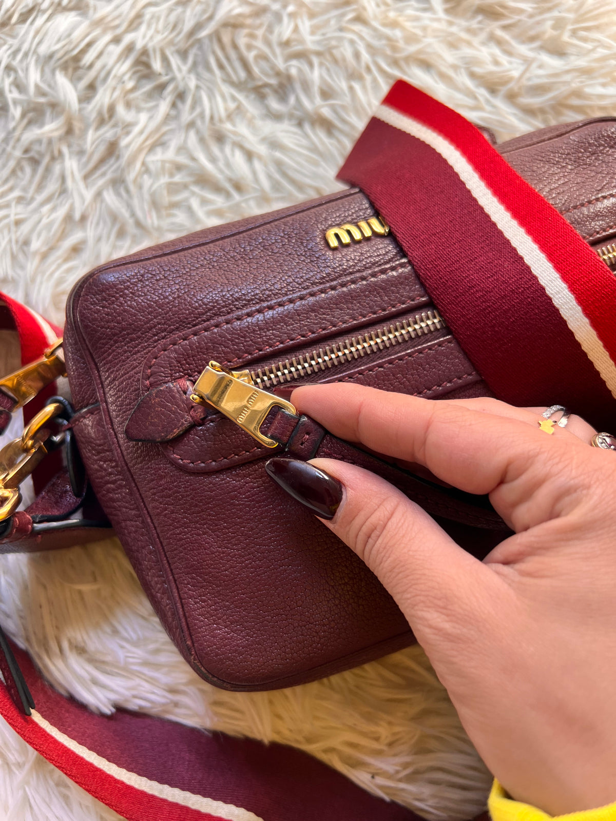 Borsa a Tracolla Miu Miu "Bandoliera" in Pelle Madras – Colore Amaranto