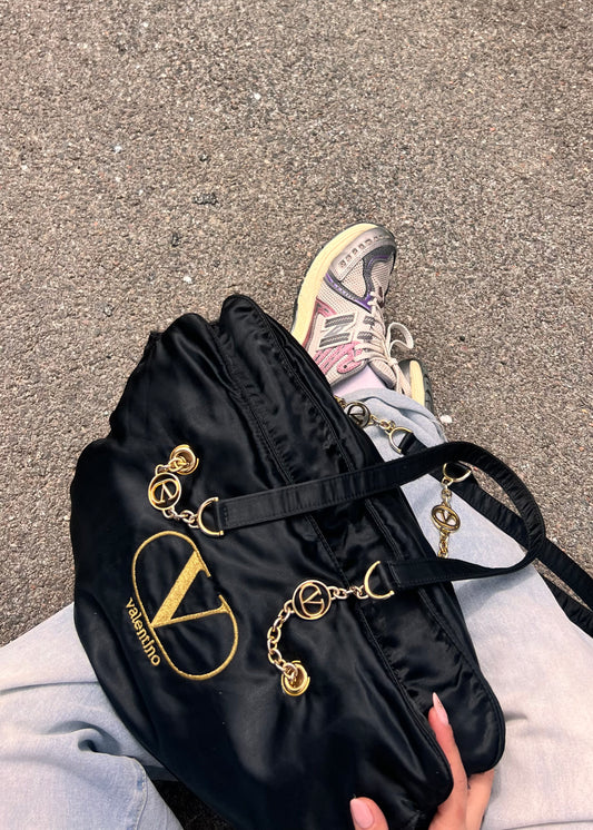 Valentino Garavani – Maxi Tote in Satin Nero