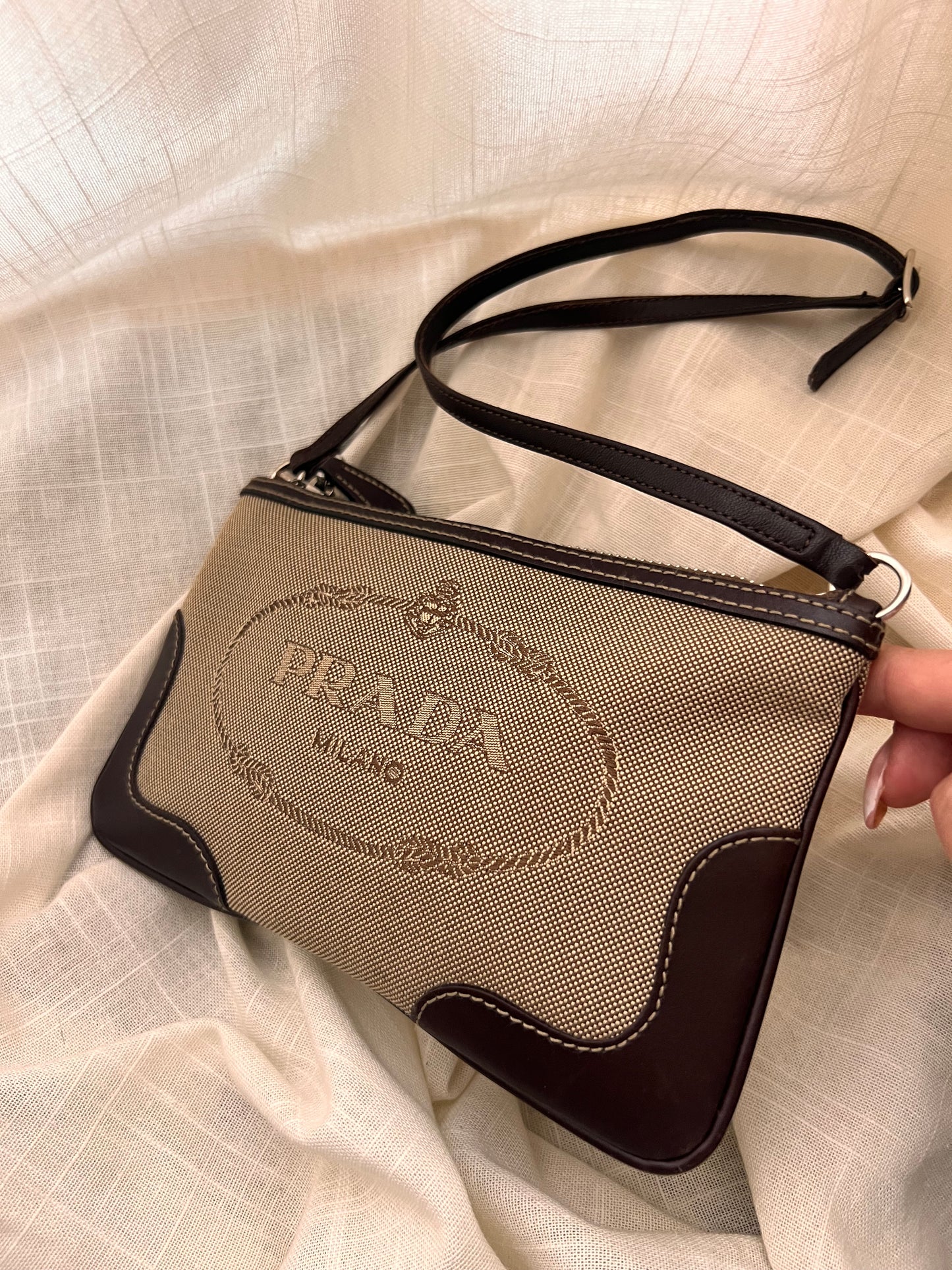 Baguette Prada Logo Jacquard in Tela e Pelle - Marrone/Beige